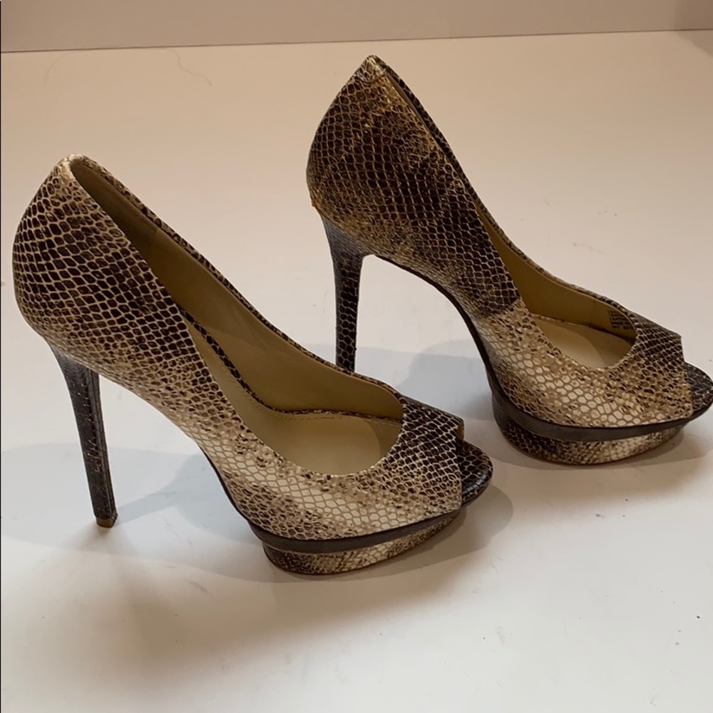 Shoes - Picture 4 of 9